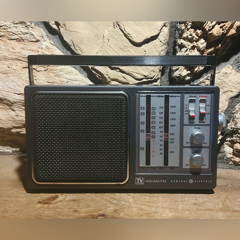 Vintage General Electric 4 Band TV/WB/AM/FM Receiver Model No. 7-2945A - VGC